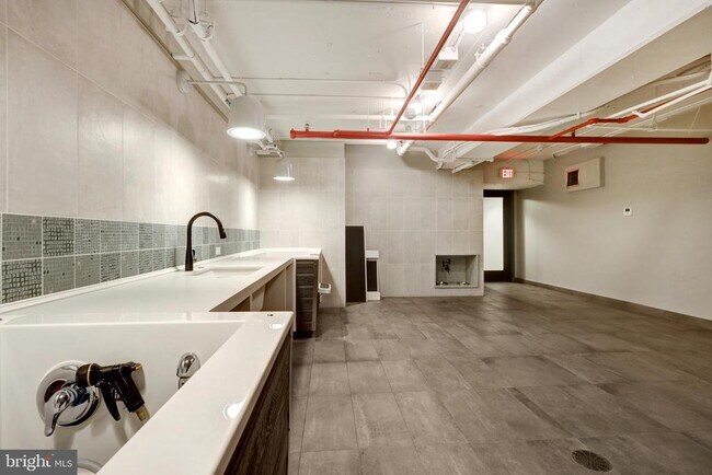 Building Photo - 925 N Fairfax St