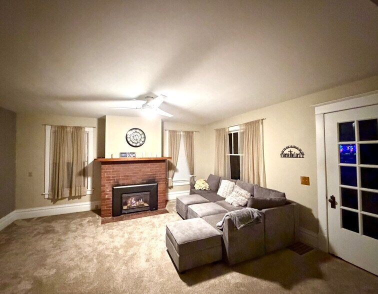 Building Photo - 323 S Janesville St