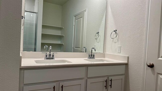 Building Photo - 1940 Lazy Acrs St