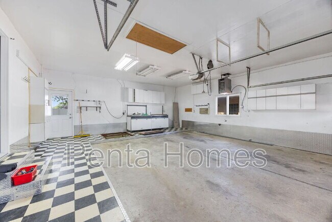 Building Photo - 630 4th St