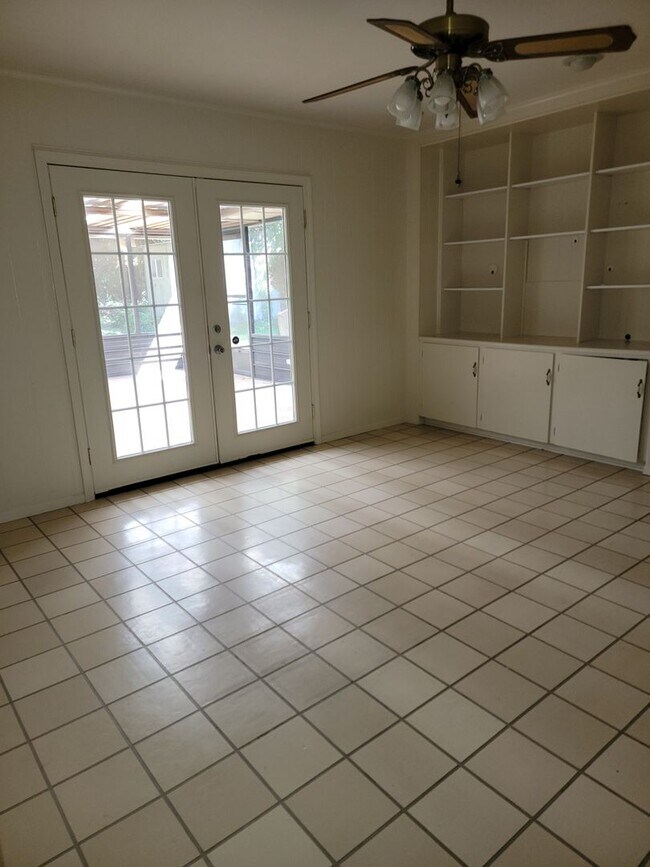 Building Photo - $500 Off 1st Month Special