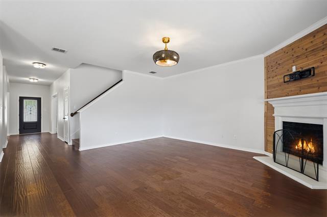Building Photo - 404 Tarpan Trail