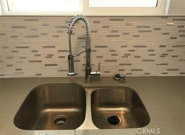 Building Photo - 221 W 85th St