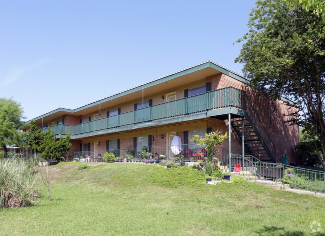 Chateau Santa Fe - Corpus Christi, TX | Apartment Finder