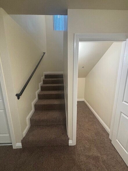 Building Photo - 8848 Orchard Ave