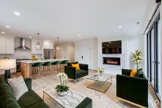 Building Photo - 3 bedroom in Chicago IL 60625