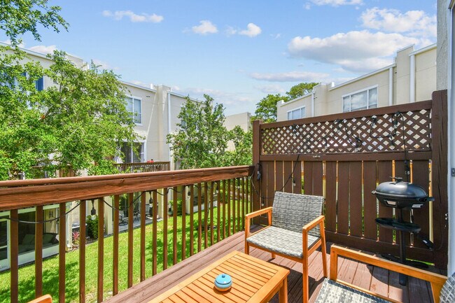 Building Photo - 3174 Bayshore Oaks Dr