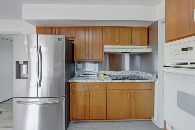 Building Photo - 6469 Fleetwood Dr