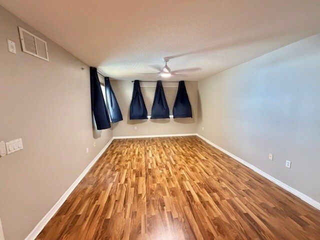 Building Photo - 7028 Sevilla Ct