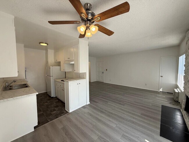 Interior Photo - 10856 Rose Avenue,