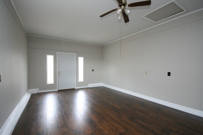 Building Photo - 6206 NW Angus Cir