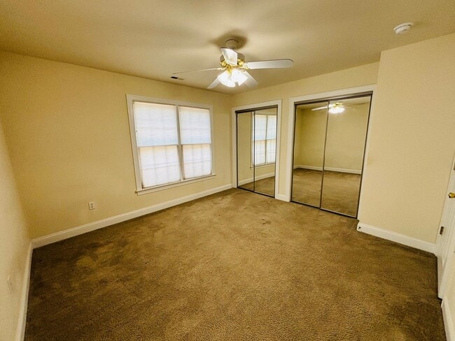 Building Photo - 204 Heights Ln