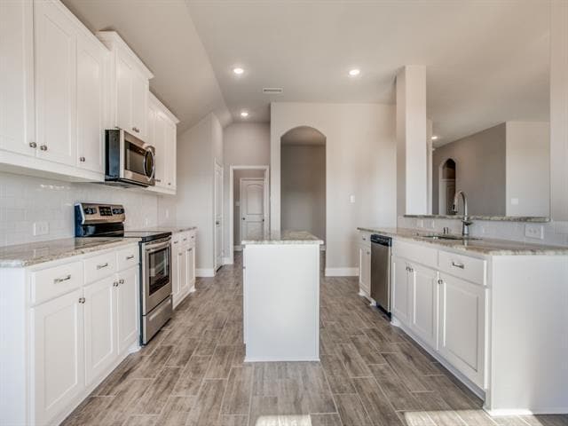 Building Photo - 533 Redbud Dr