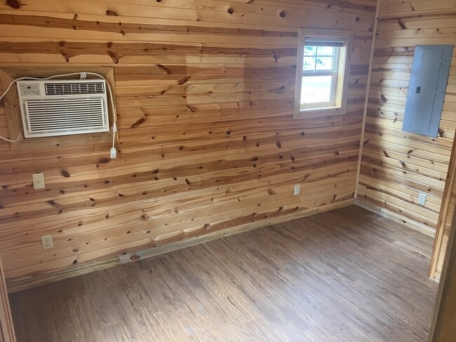 Building Photo - 111 E Cottonwood Dr