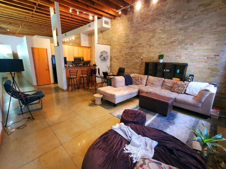 Building Photo - 773 N Water St