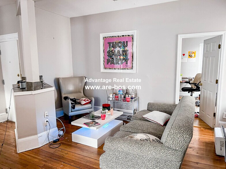 apt 23 - 1066 Commonwealth Ave