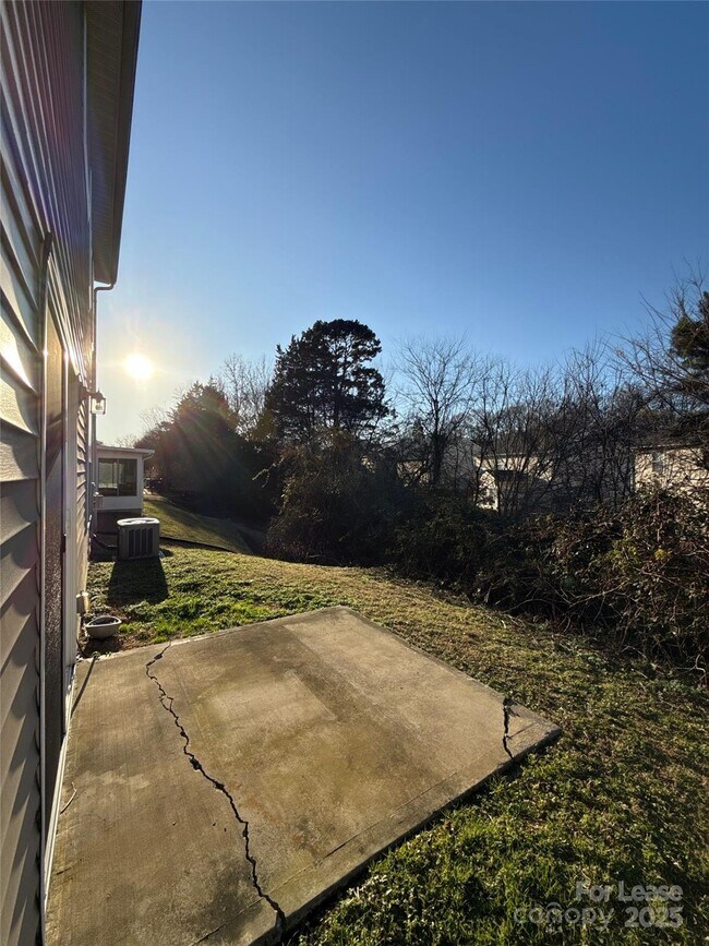 Building Photo - 2807 Forest Grove Ct