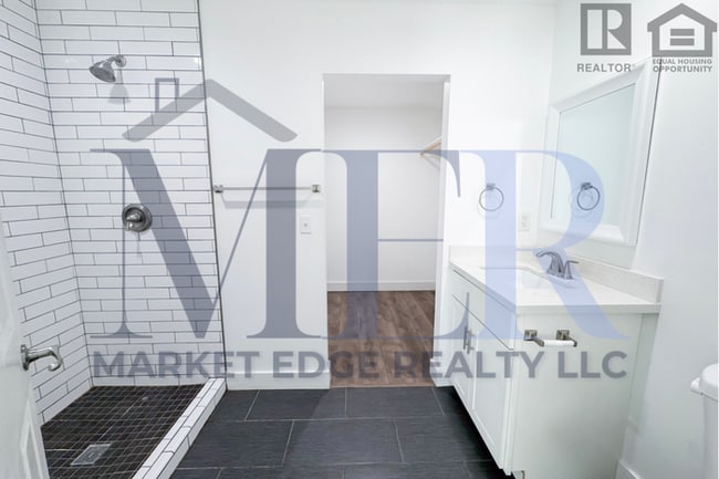 Building Photo - 5Bed/3Bath Home University/McClintock! $399 MOVE-IN SPECIAL! Ready for Immediate Move-In!