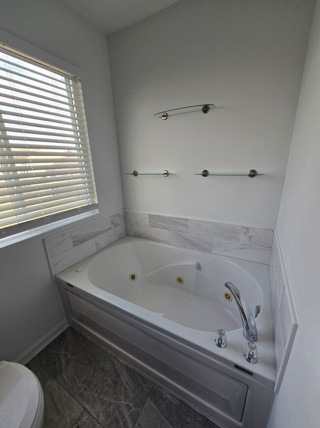 Building Photo - Newly Updated Four Bedroom Home located ne...