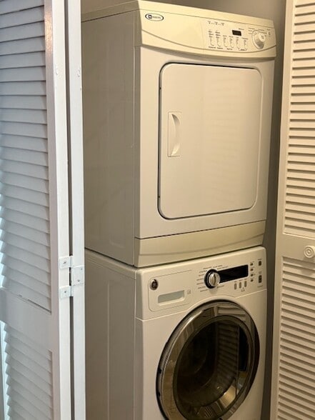 Building Photo - 188 Long Hill Dr