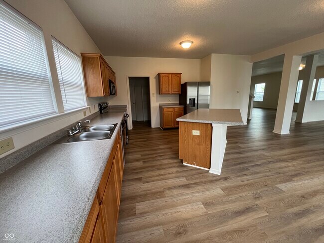 Building Photo - 6146 Big Stone Dr