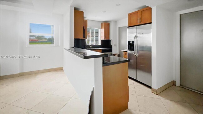 Building Photo - 16450 Miami Dr