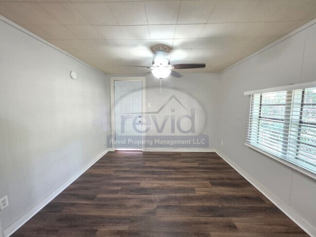 Building Photo - Great 2 Bedroom Apartment in Midtown!
