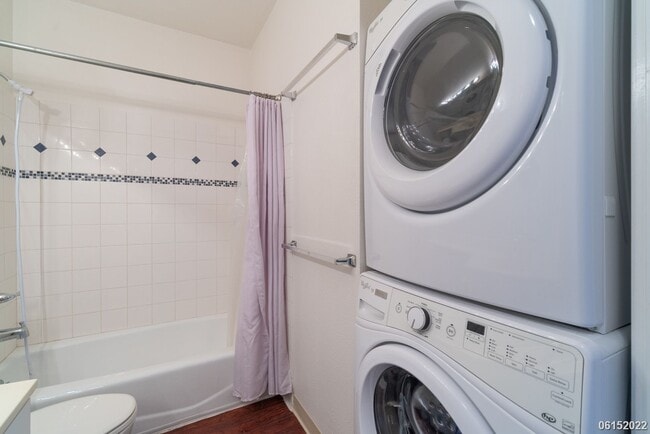 Building Photo - 2 Bedroom, 2 Bath Condo in Sun Rise Community