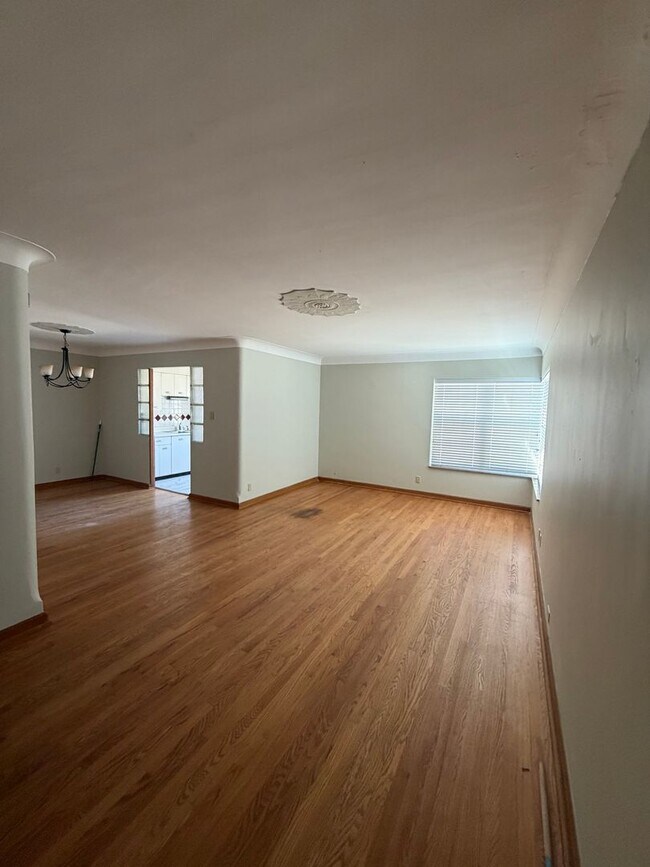 Building Photo - 89 Willmore Rd