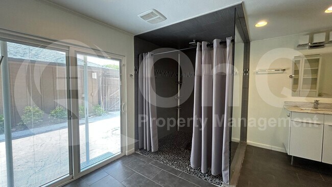 Building Photo - 3701 Leathertop Dr