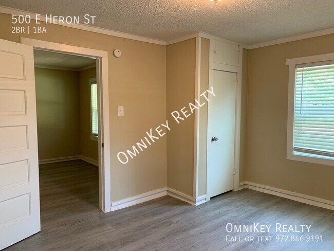 Building Photo - 500 E Heron St