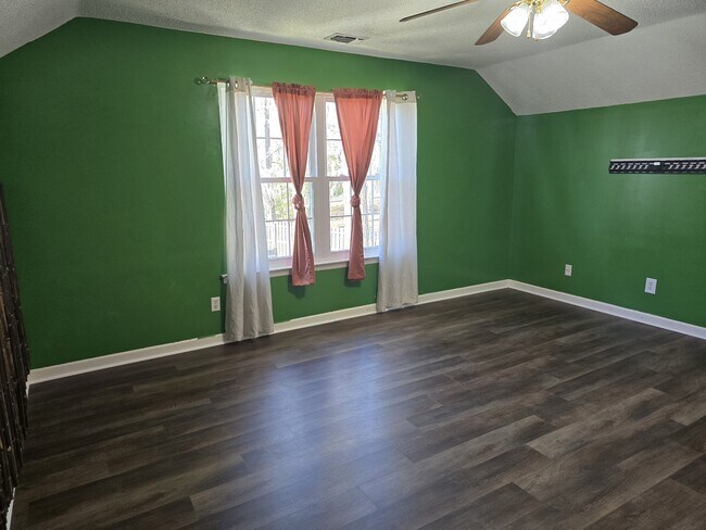 Building Photo - 22 Avocet Way