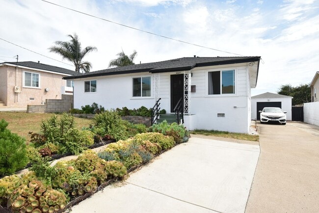 Primary Photo - 3 Bedroom, 2 Bath House with Large Backyard