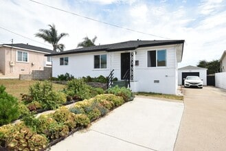 Building Photo - 3 Bedroom, 2 Bath House with Large Backyard