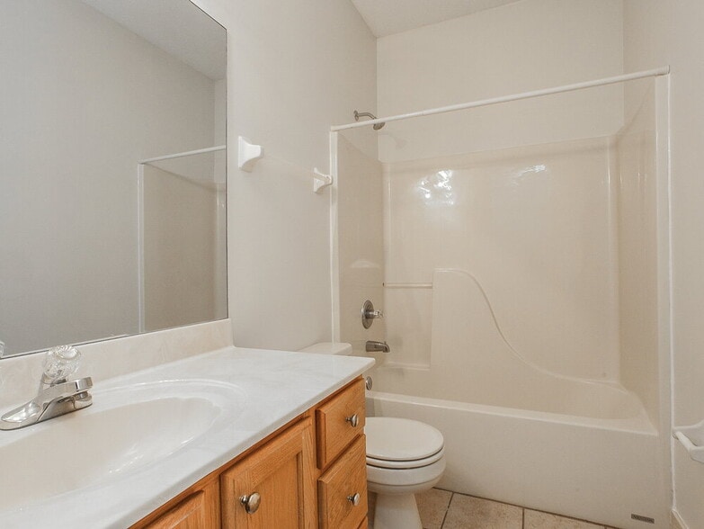 Building Photo - 596 N Ericson Rd