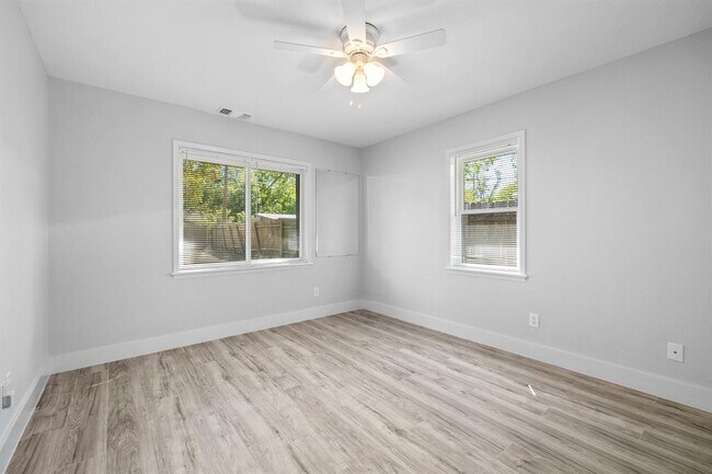Building Photo - 5807 Mojave Dr