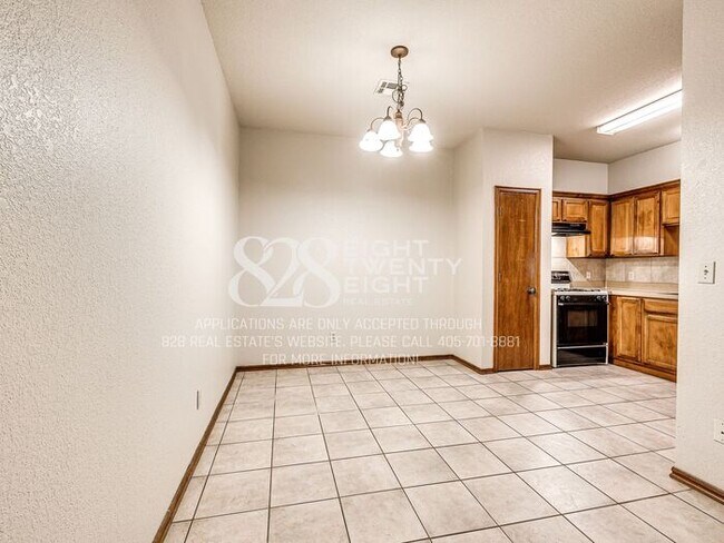 Building Photo - *AVAILABLE NOW!* CUTE 3 BED/2 BATH DUPLEX IN NORMAN!