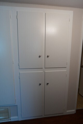 Building Photo - Spacious 6 Bedroom, 3 Bathroom, Single Fam...