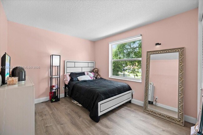 Building Photo - 15385 SW 51st St