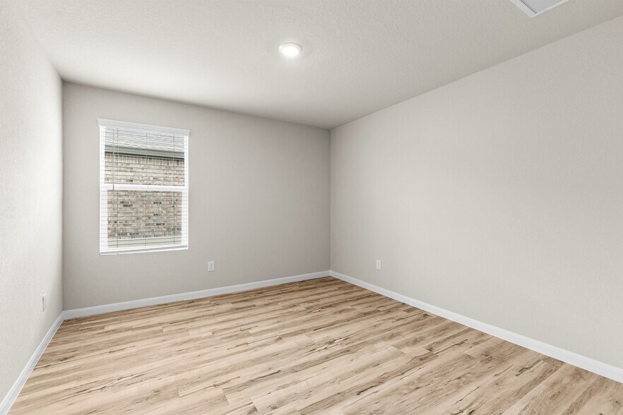 Building Photo - 15011 Maskette Ave