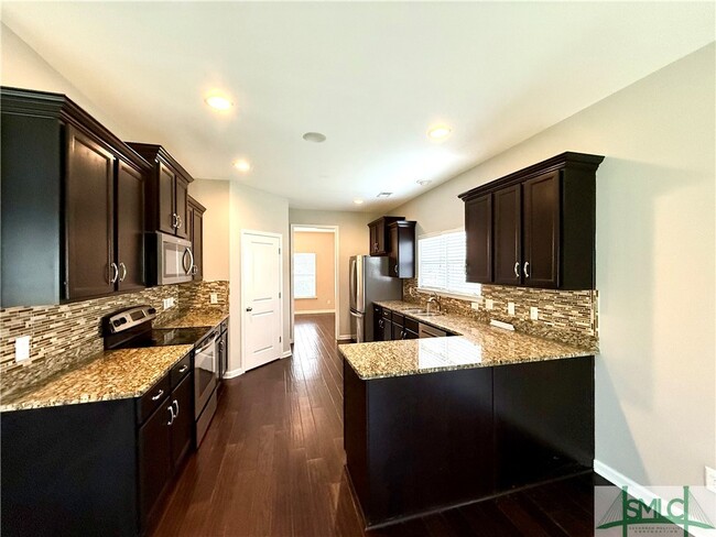 Building Photo - 210 Willow Oak Dr