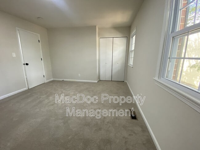 Building Photo - 9 Farrell Ln