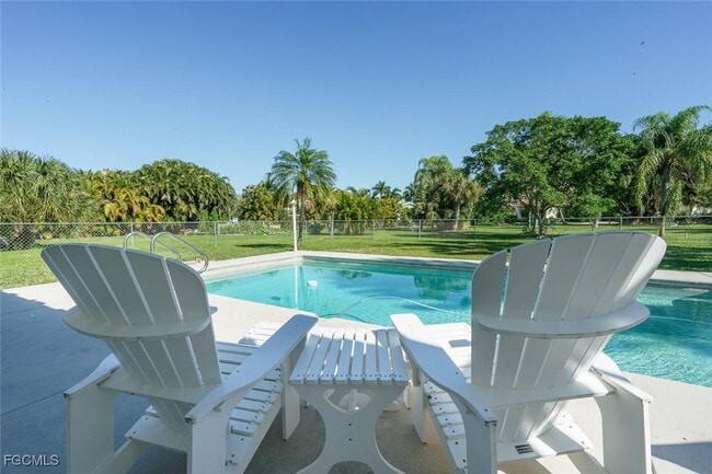 Building Photo - 140 Estrellita Dr