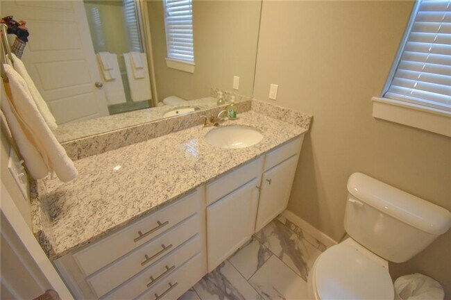 Building Photo - 2798 W Blackstone Crossing