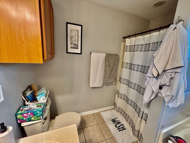 Building Photo - 3 bedroom/2.5 bathroom- Lake Cambridge- Kiln Creek