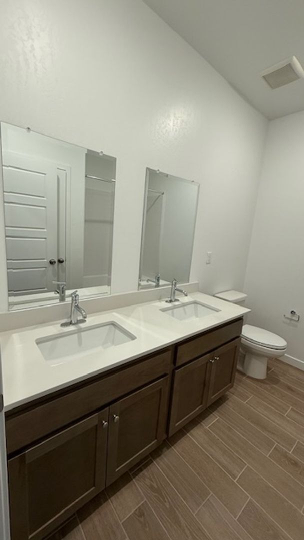 Building Photo - 12505 Camino Glorieta, Bakersfield, CA 93311