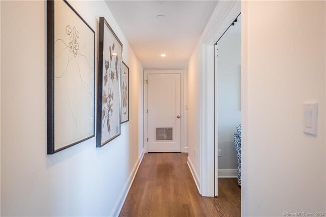 Building Photo - 201 Main St