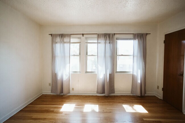 Building Photo - 1405 San Carlos Rd SW