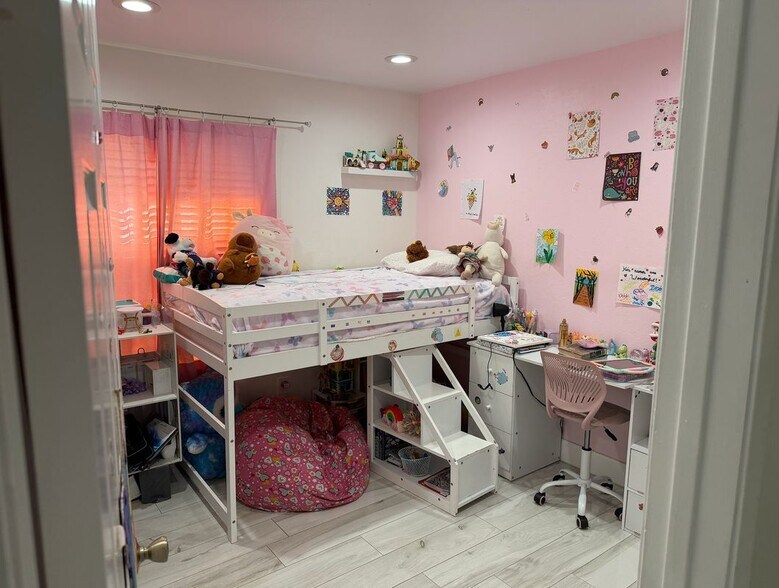 Building Photo - 1490 Sierra Madre Dr