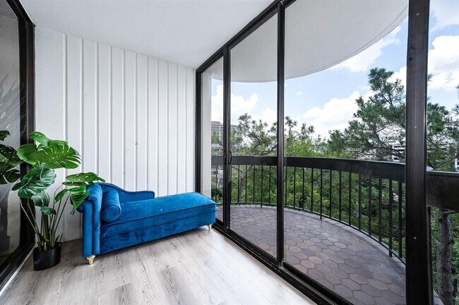 Building Photo - 5001 Woodway Dr